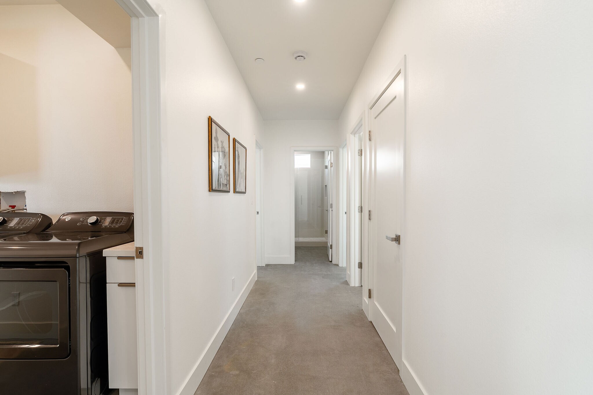 Building Photo - 361 W Sunview Ave