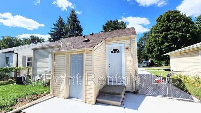 Building Photo - 7873 Syracuse St