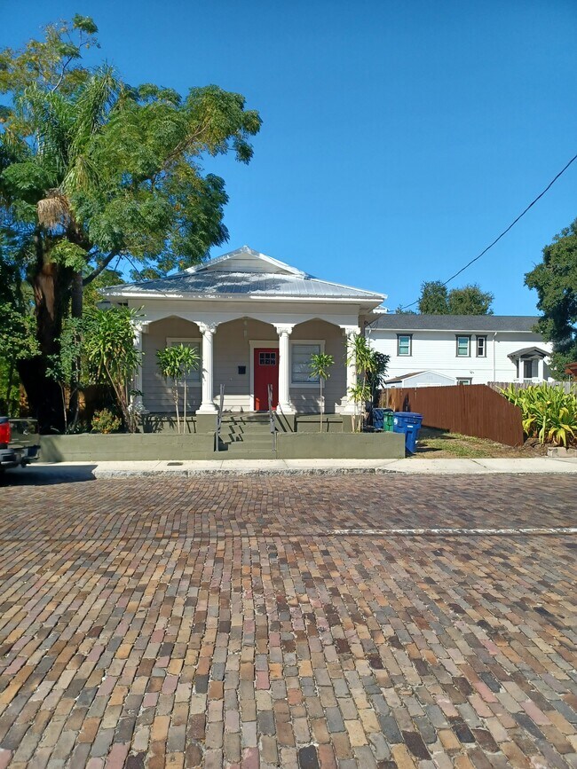 Building Photo - 2508 N Avenida Republica de Cuba