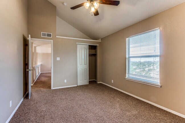 Building Photo - 3 Bedroom Northeast home for rent