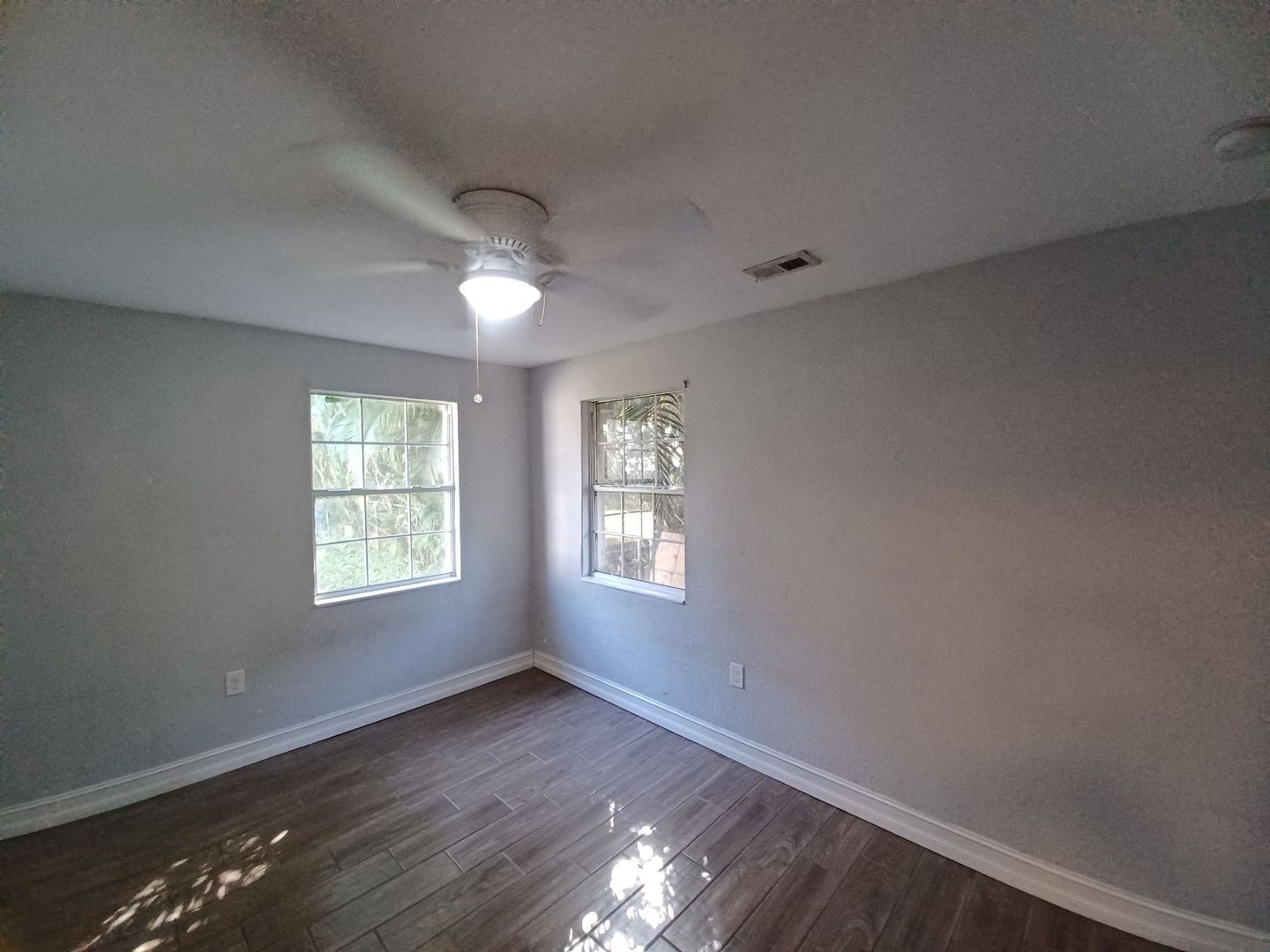 Building Photo - Priced to Rent 3/2 in Fort Myers