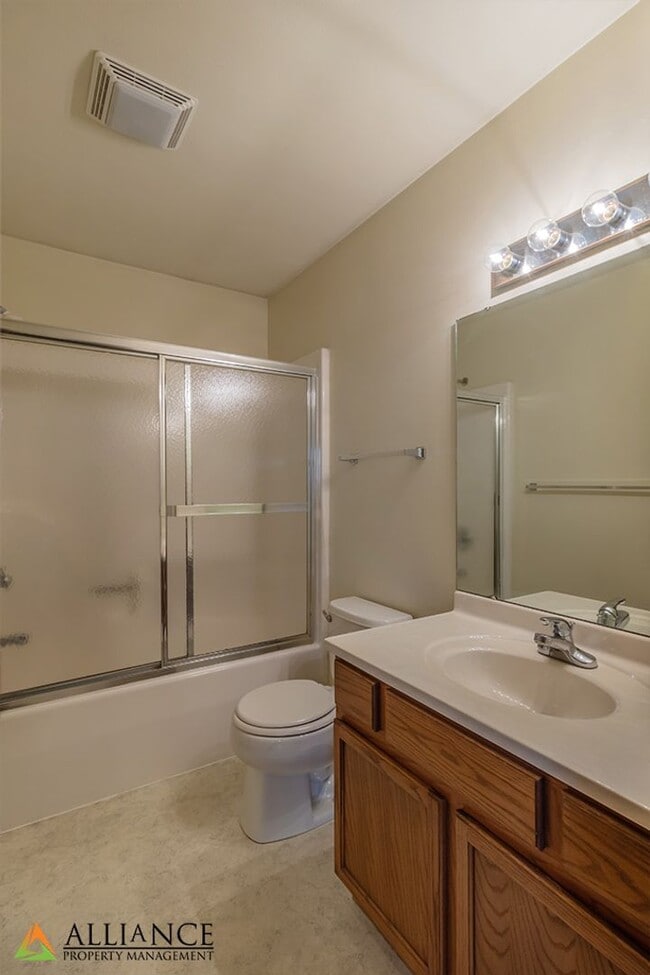 Building Photo - 928 Moro St