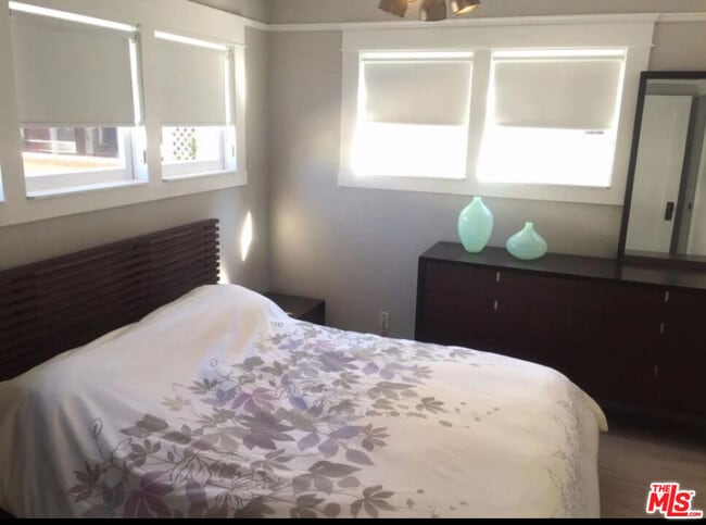 Building Photo - 4922 Genevieve Ave