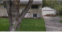 Building Photo - Available December 2025. 5 bedroom, 2 bath...
