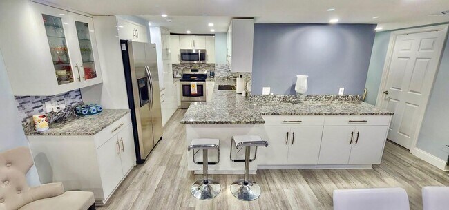 Building Photo - 5600 N Flagler Dr