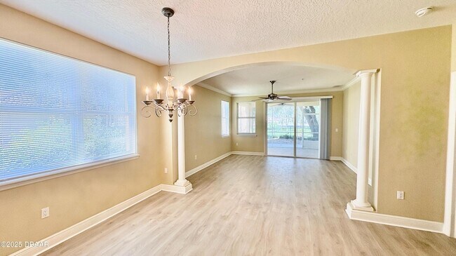 Building Photo - 115 Riverview Bend S