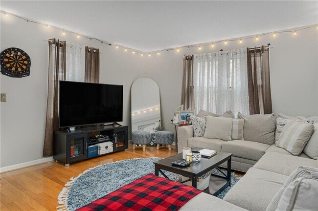 Building Photo - 3524 W Shore Rd