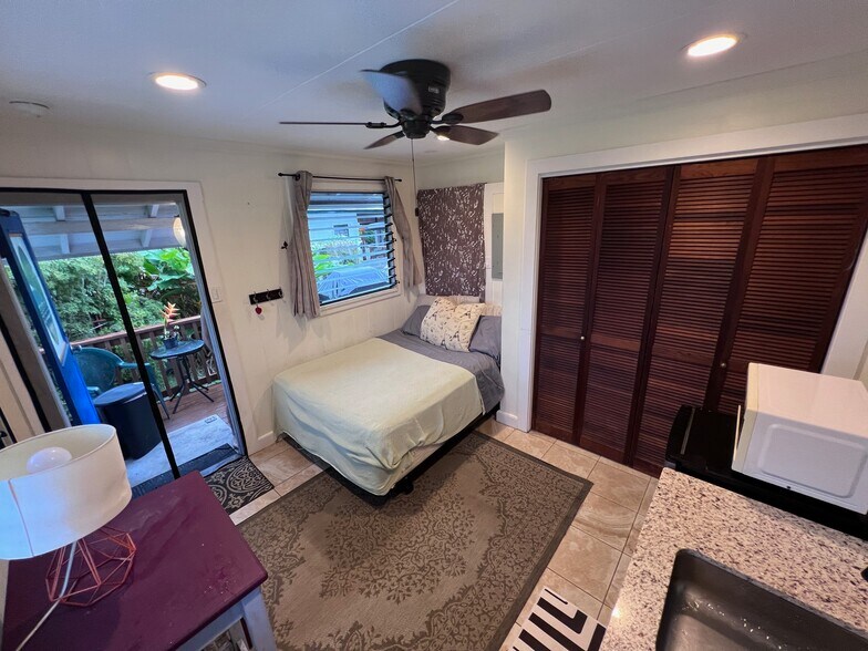 Building Photo - 324B Kalama St