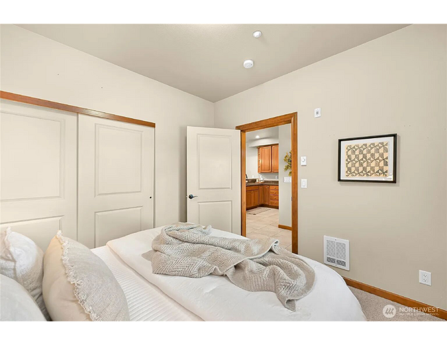 Building Photo - Beach Condo In Birch Bay - 2 Bed/2 Bath - ...