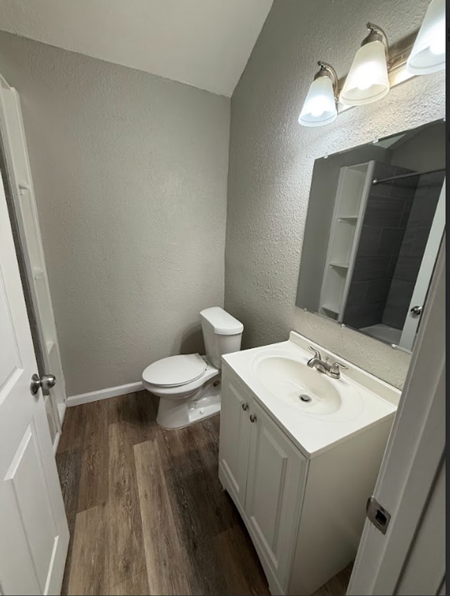 Building Photo - Beautifully Remodeled 3-Bedroom Single Fam...