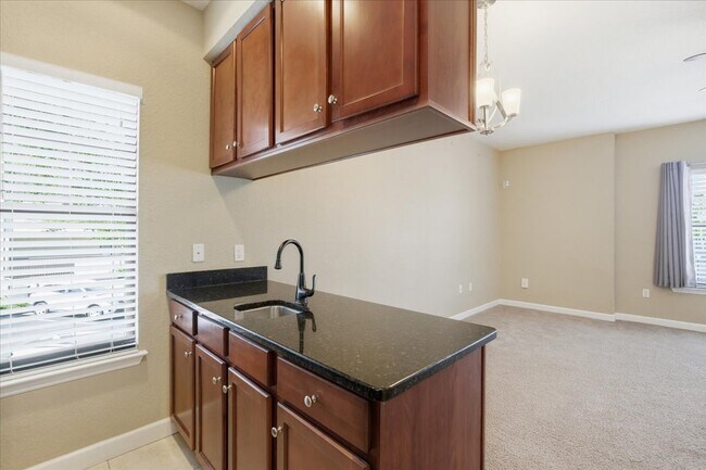 Building Photo - 290 Westlawn Dr