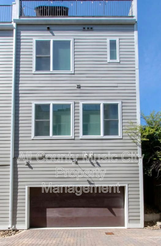 Building Photo - 3009 Delaware Ave