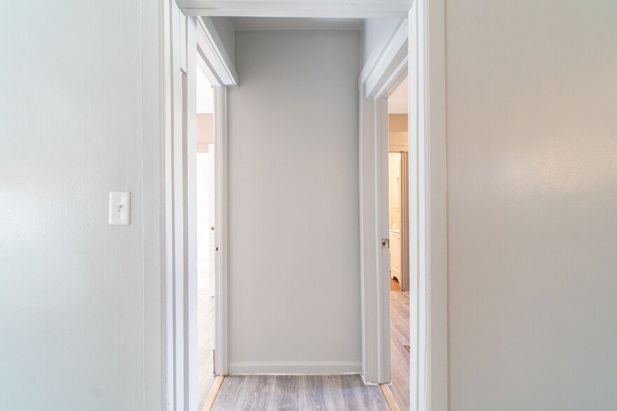 Building Photo - 440 Ewingville Rd