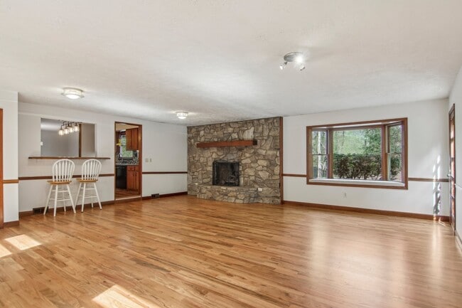 Building Photo - 11 Timothy Ln