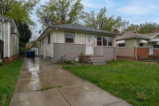 Building Photo - 1522 E 172nd St