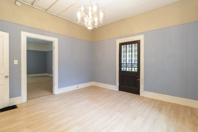 Building Photo - 3224 Garden Dr