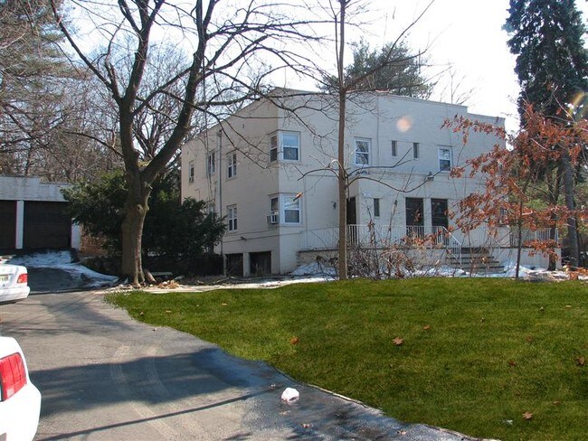 Building Photo - Grand Avenue Apartments