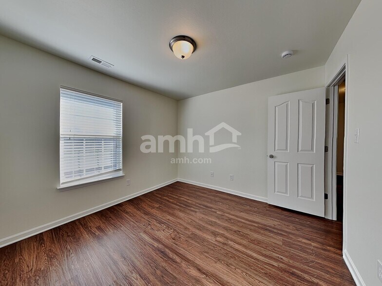 Building Photo - 2524 Ingleside Dr