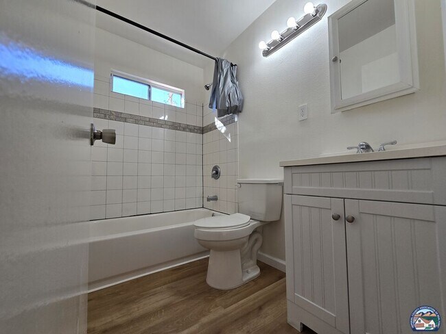 Building Photo - 1467 Hamilton Ave