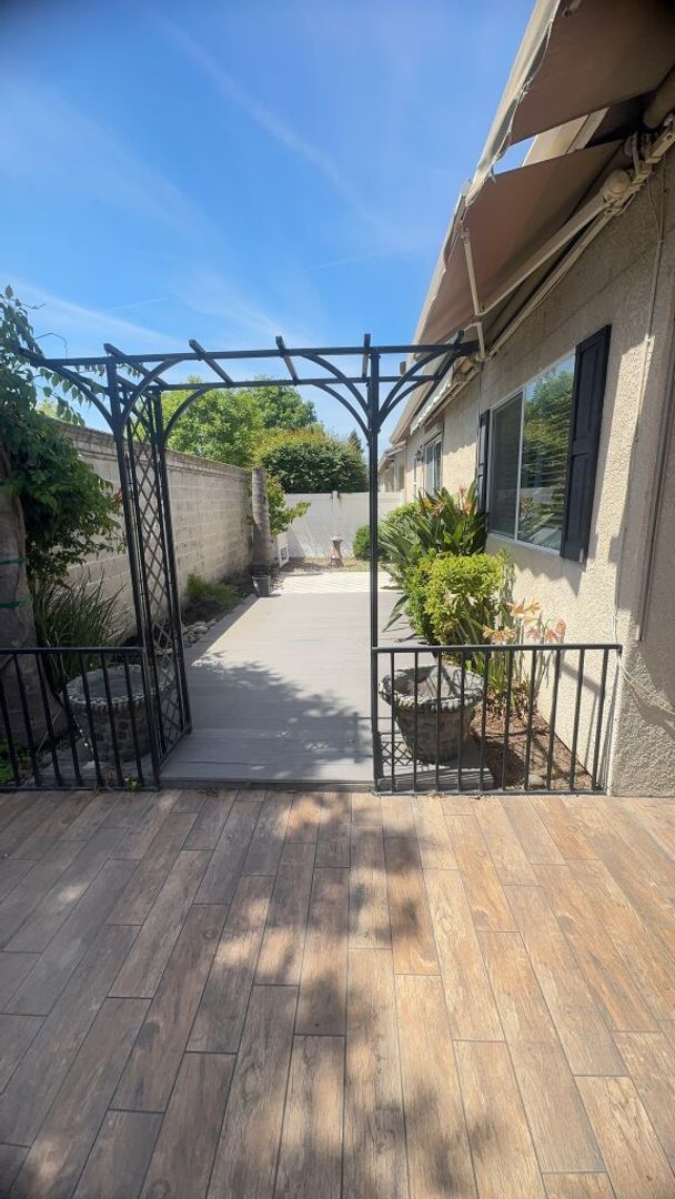 Building Photo - Gated 55+ Community - 2 bedroom/2bathroom