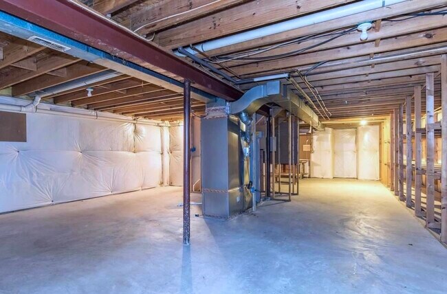 Building Photo - 2730 Wildwood Cir