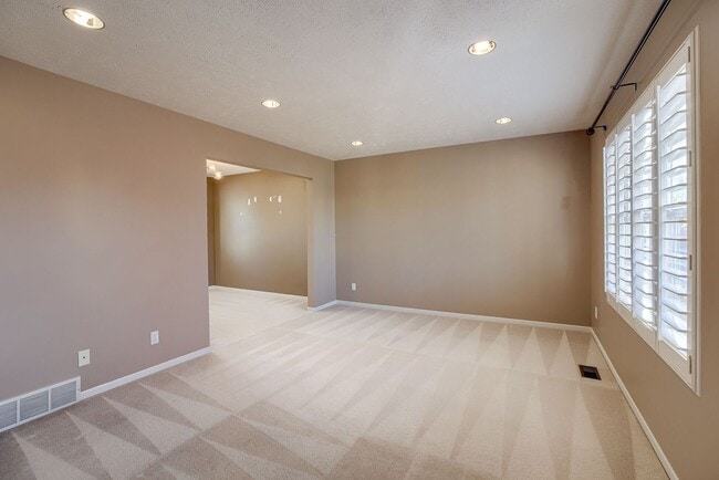 Building Photo - 3 Bedroom In A Great Location!!