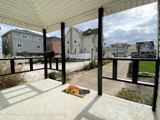 Building Photo - 104 11th Ave