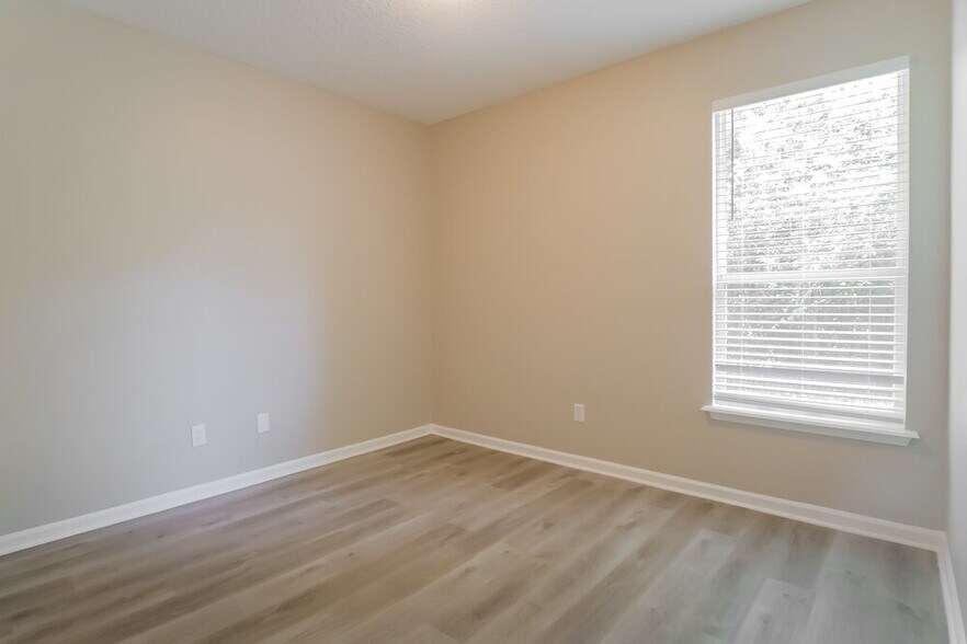 Building Photo - 2241 Blackstone Way