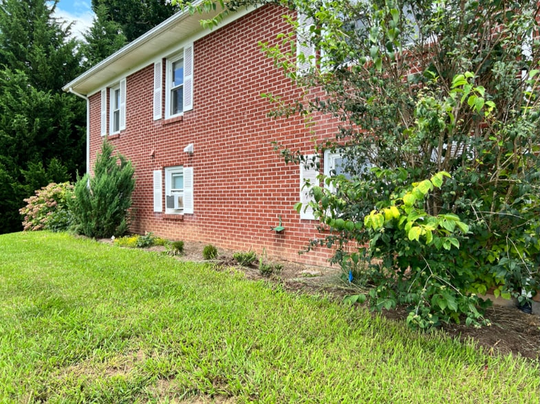 Building Photo - 1355 N Main St