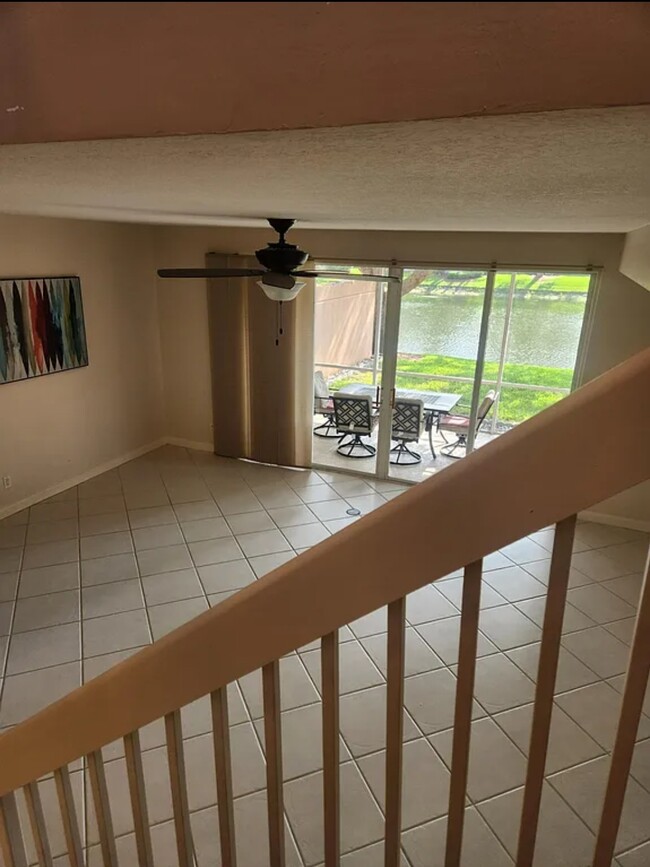 Living room - 5417 Cove Cir