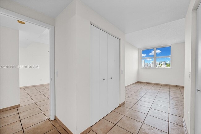 Building Photo - 2475 Brickell Ave