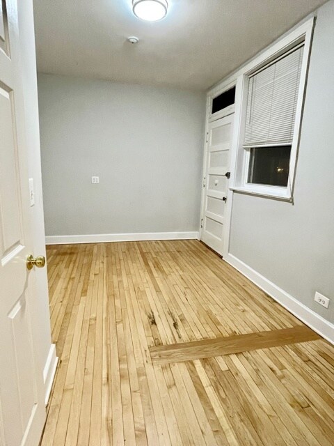 Building Photo - 4452 N Winchester Ave