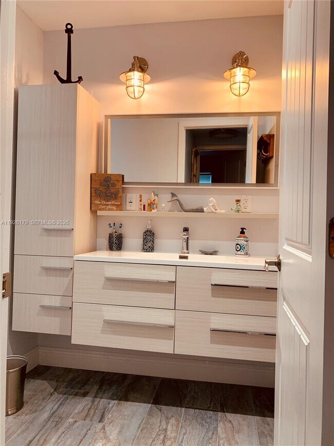 Building Photo - 325 Ocean Dr