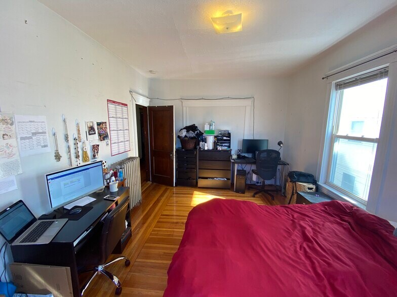 Building Photo - 224 Holland St