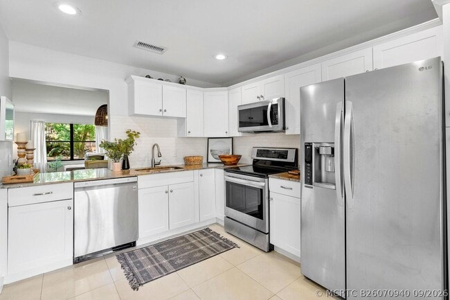 Building Photo - 13095 Belhaven Ct