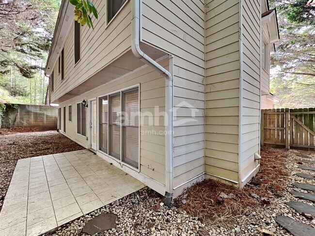 Building Photo - 2011 Aldbury Ln