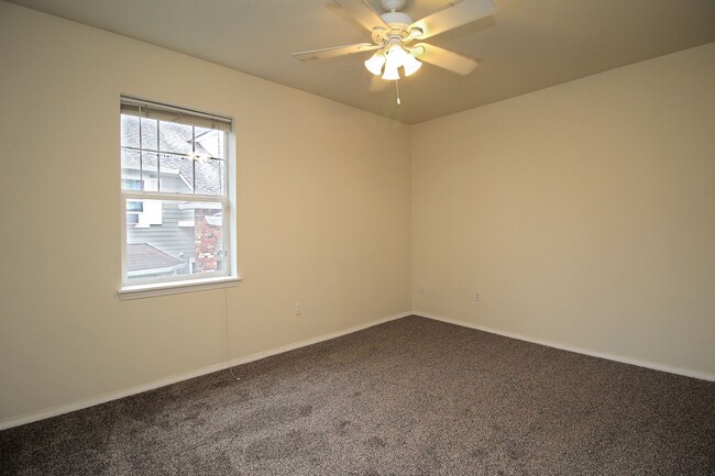 Building Photo - 1180 NE 63rd Way