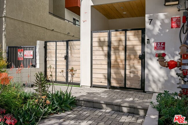 Building Photo - 11241 Morrison St