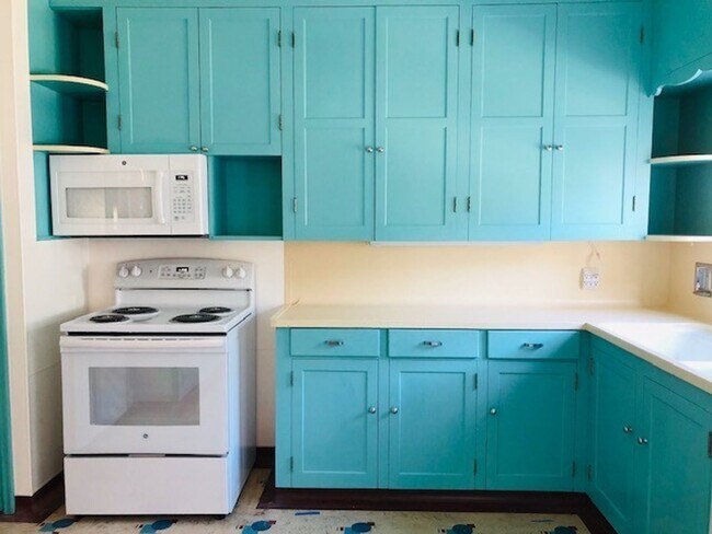 Building Photo - Cozy Gearhart Cottage