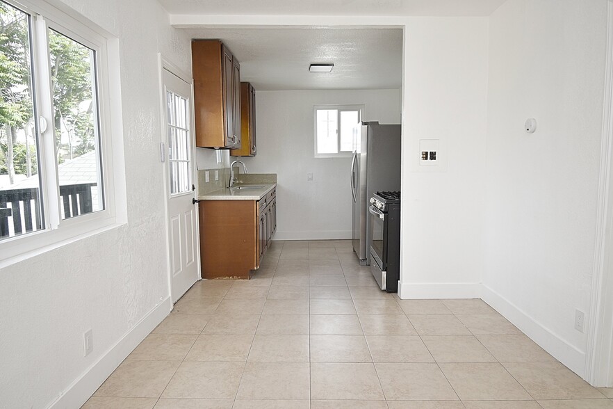 Building Photo - 2096 Franklin Ave