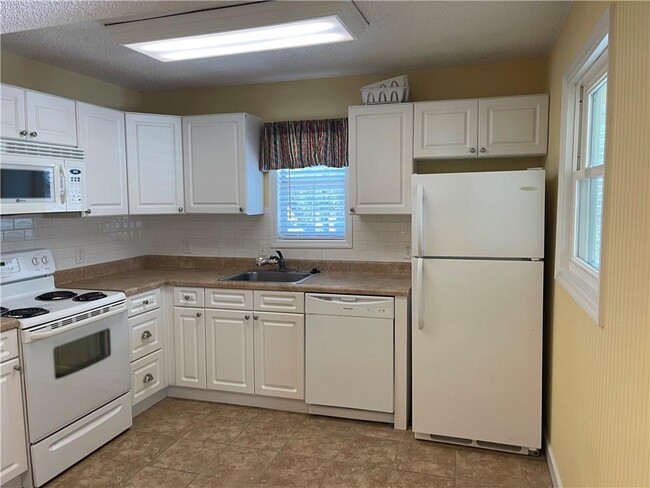 Building Photo - 504-504 Island Dr