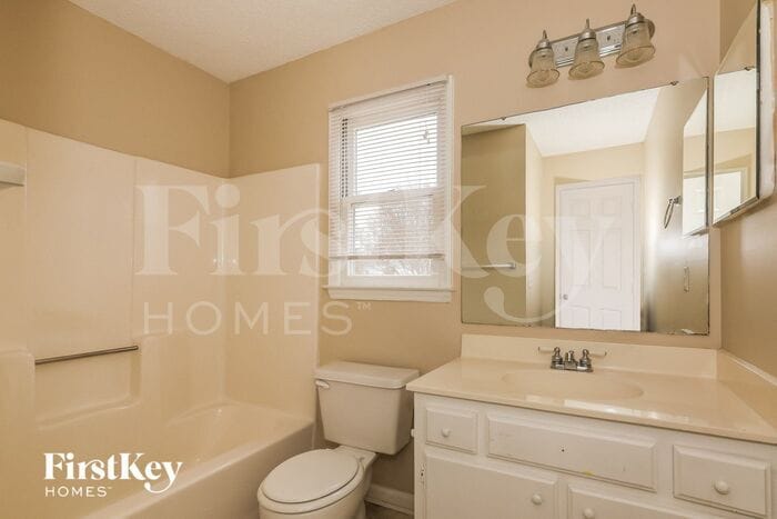 Building Photo - 13701 Strathaven Dr