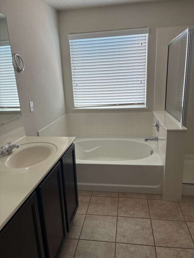 Building Photo - 2217 Violeta Cir SE