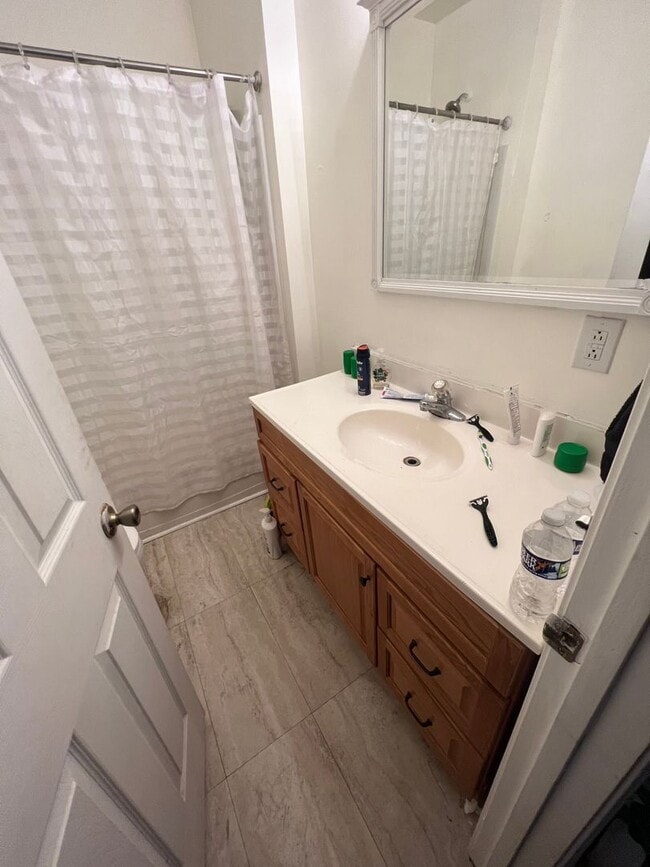 Building Photo - Very Spacious 4bdrm/2bth House on W CARY STREET in the Heart of VCU!!!