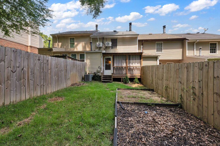 Building Photo - 2933 Riverwood Ter