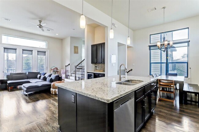 Building Photo - 4106 Marina St