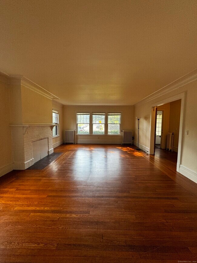 Building Photo - 809 Whitney Ave