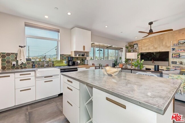 Building Photo - 3121 Verdugo Pl