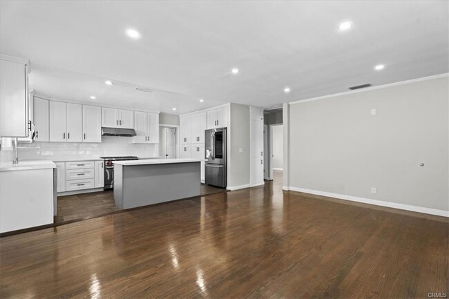 Building Photo - 5509 W 122nd St
