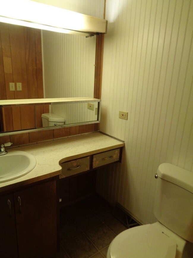 Building Photo - 3 Bedroom/ 1 1/2 Bathroom Mobile Home